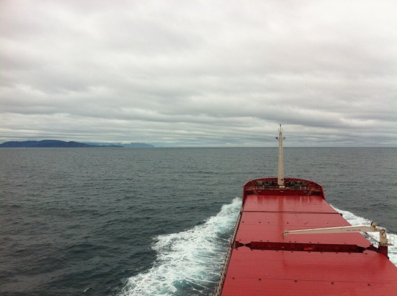 El Cabo Cee próximo a doblar la Estaca de Bares y Cabo Ortegal con inusual buen tiempo.