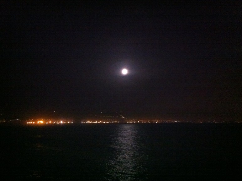 Luna llena sobre Agadir