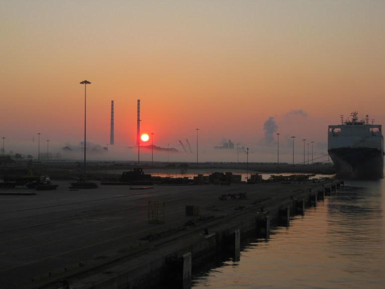 Los muelles de Setúbal al amanecer