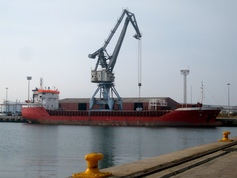 El buque en el que navegaré los próximos meses, atracado en el puerto de Sagunto.